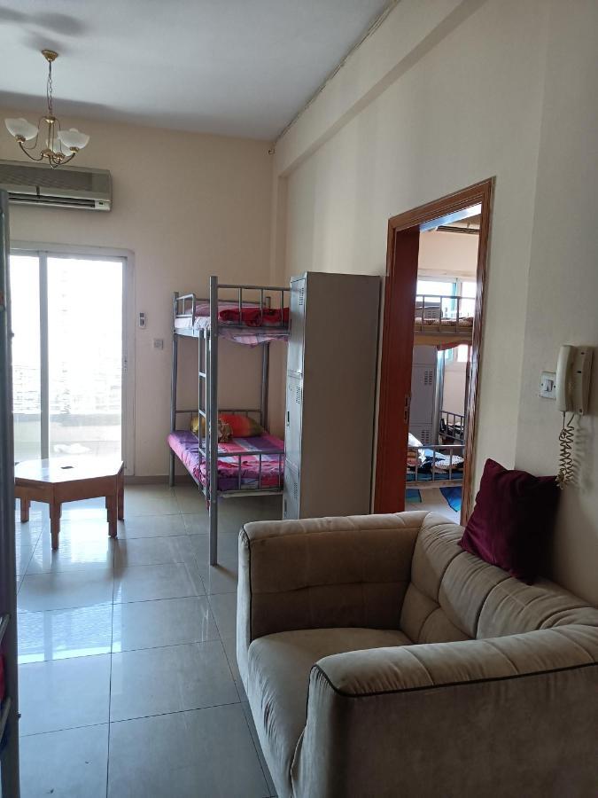 Omar Vacation Hostel Dubai Exterior photo